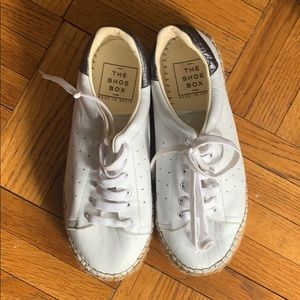 awesome white flatforms for summer!